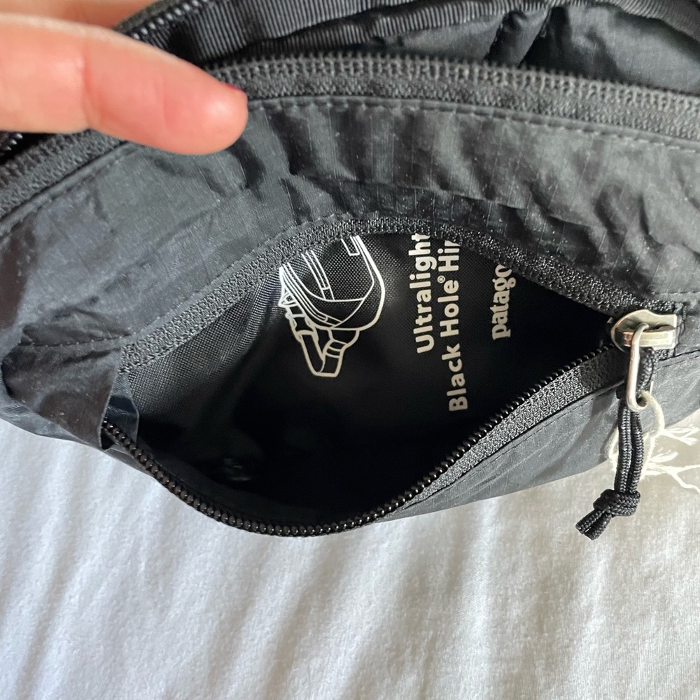 SOLD Black Patagonia Ultralight Black Hole Mini Hip Pack - Picture 6 of 7